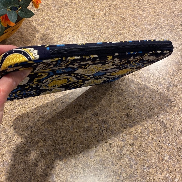Vera Bradley Tablet Zip Quilted Case Ellie Blue Floral Elephant Pattern - Picture 9 of 17